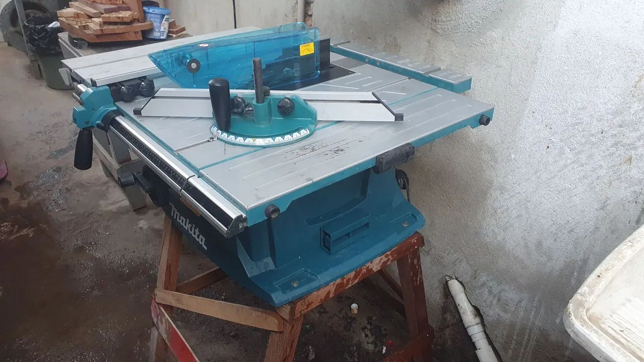 Serra de bancada Makita MTL100