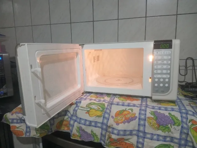 Microondas Electrolux 110V de 23 litros - Usado funcionando 100%
