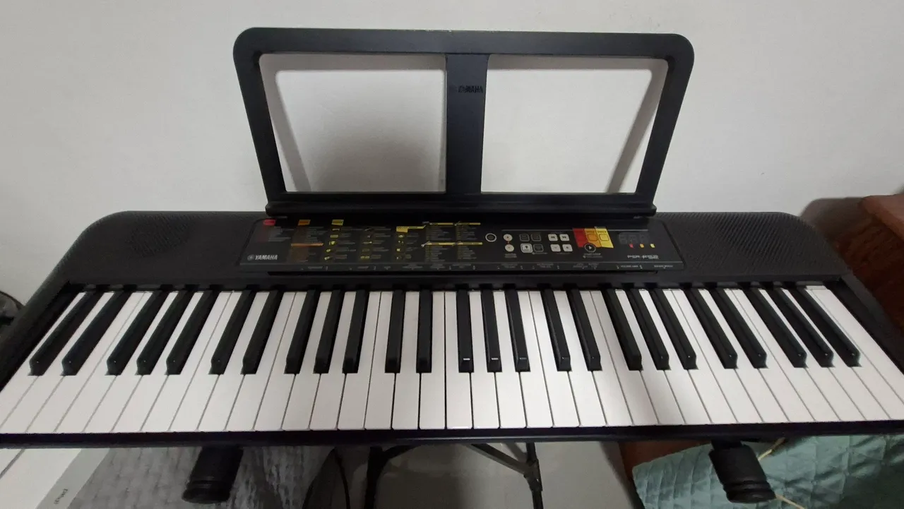 Teclado Yamaha PSR-F52