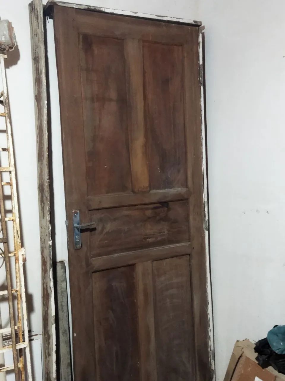 Porta de madeira maciça com grade63824077664259121