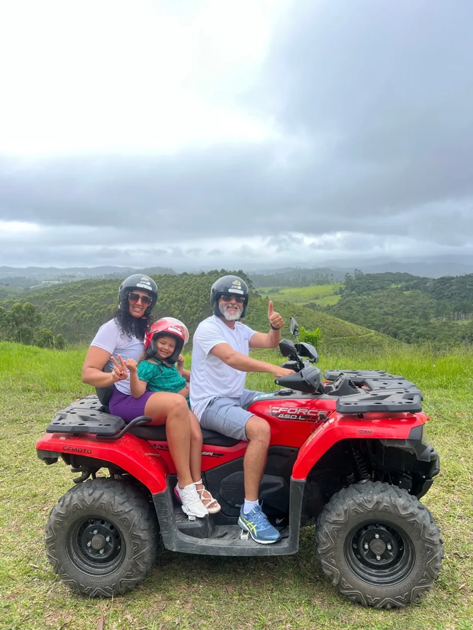 Quadriciclo 4x4 com Direção elétrica 