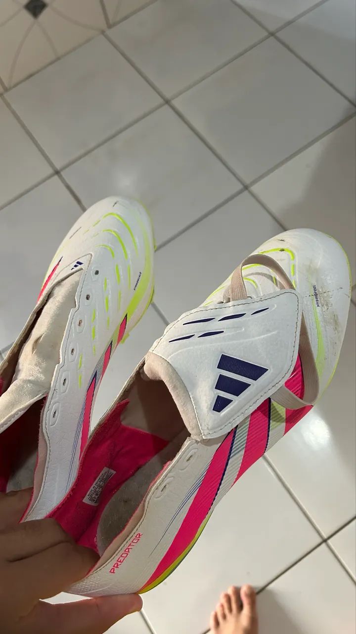 Chuteira predator adidas