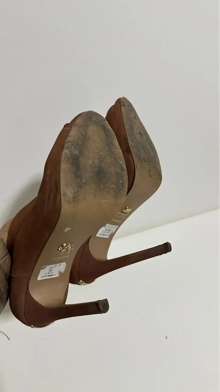 Bota Salto Alto Marrom - Elegância e Charme!