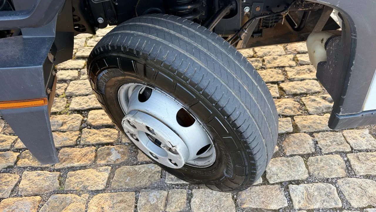 VW 6160 baú ano 2022 Novíssimo diferenciado  - Foto 7