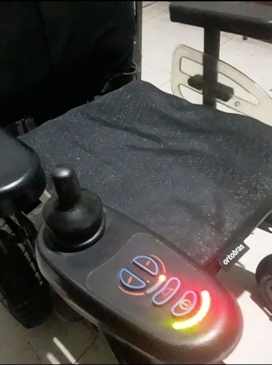 Cadeira de rodas motorizada OTTOBOCK.