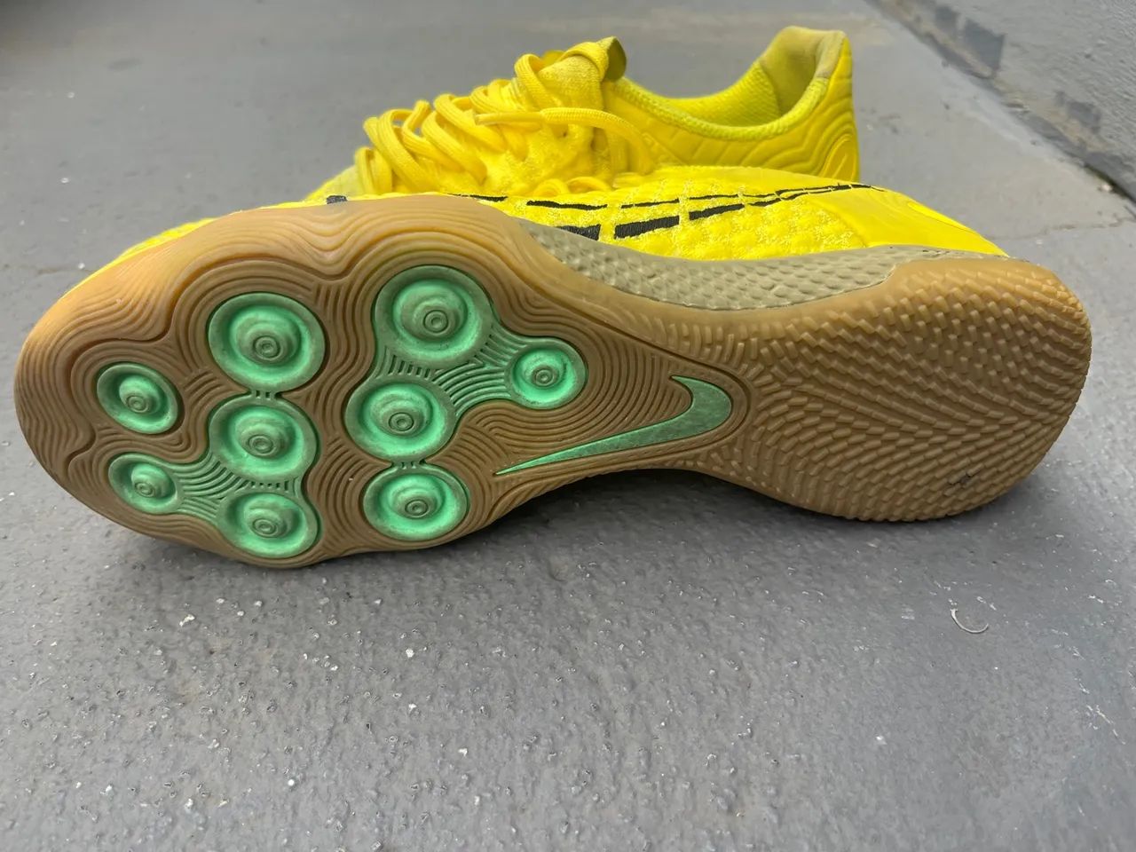 Chuteira Nike React Gato - Pouco usada - Tamanho 41 - Foto 2