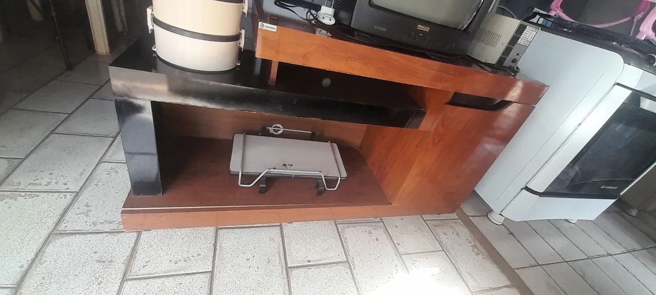 Vendo rake de TV em boas condições 