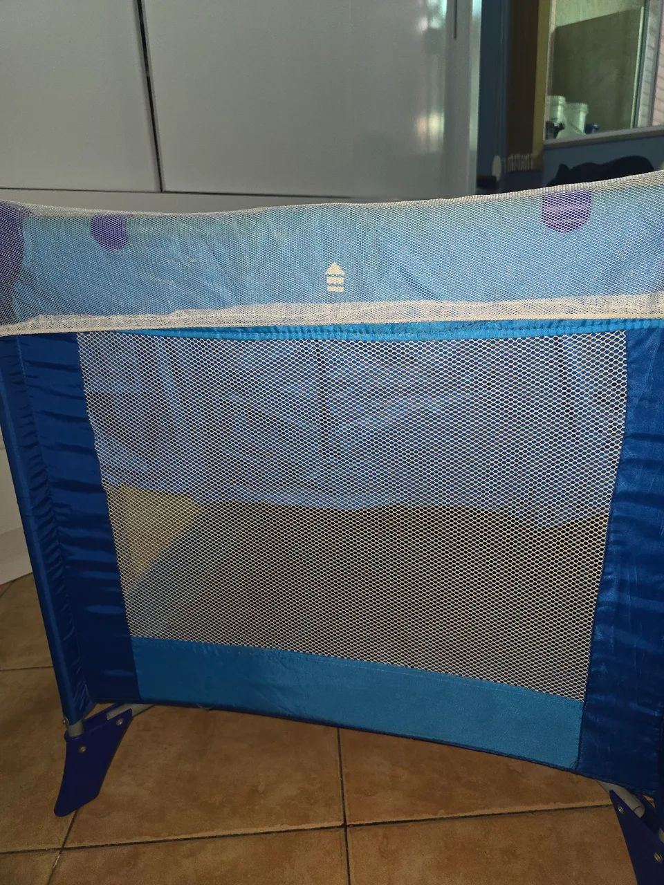Berço Portátil Azul com Mosquiteiro - Foto 3