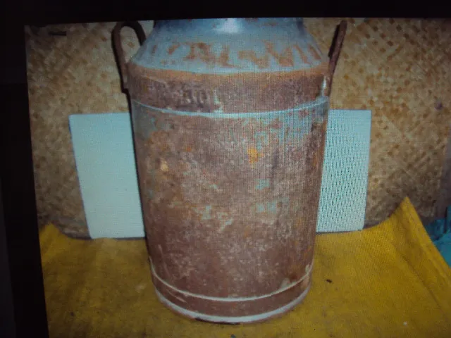 latao leite metal antigo ;decoraçao 30 litro .sem tampa /pegueno furo baixo