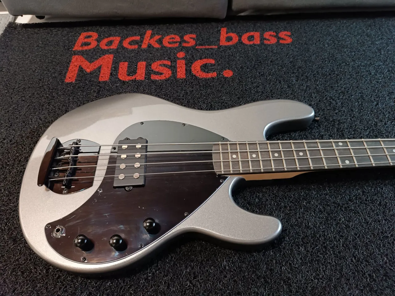 Baixo Waldman music boy GP ? graphite zero com NF