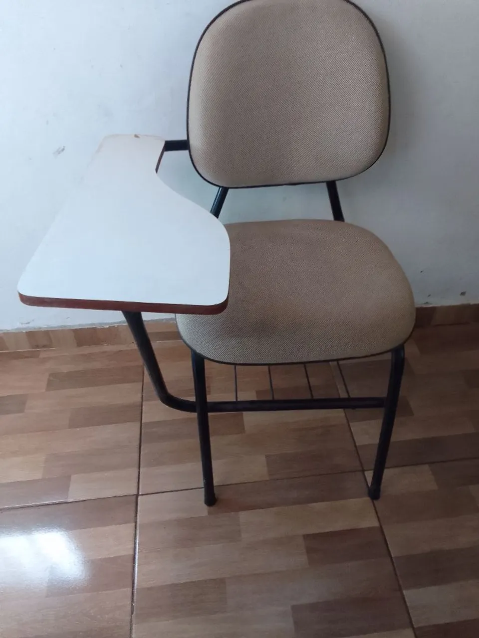 Cadeira Universitária com Prancheta - Conforto e Praticidade
