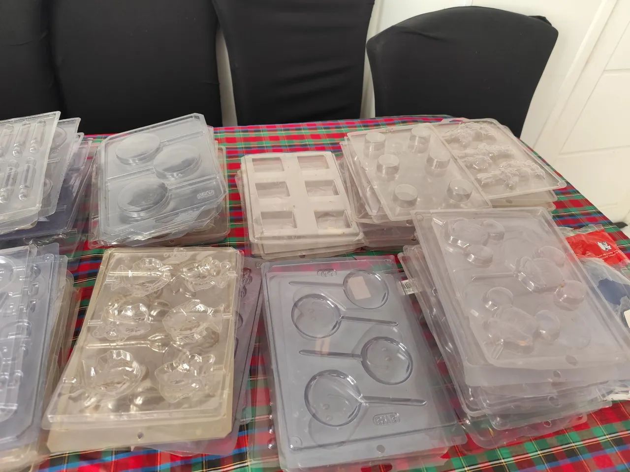130 formas de Chocolate para Confeitmaria valor 100,00 - Foto 3
