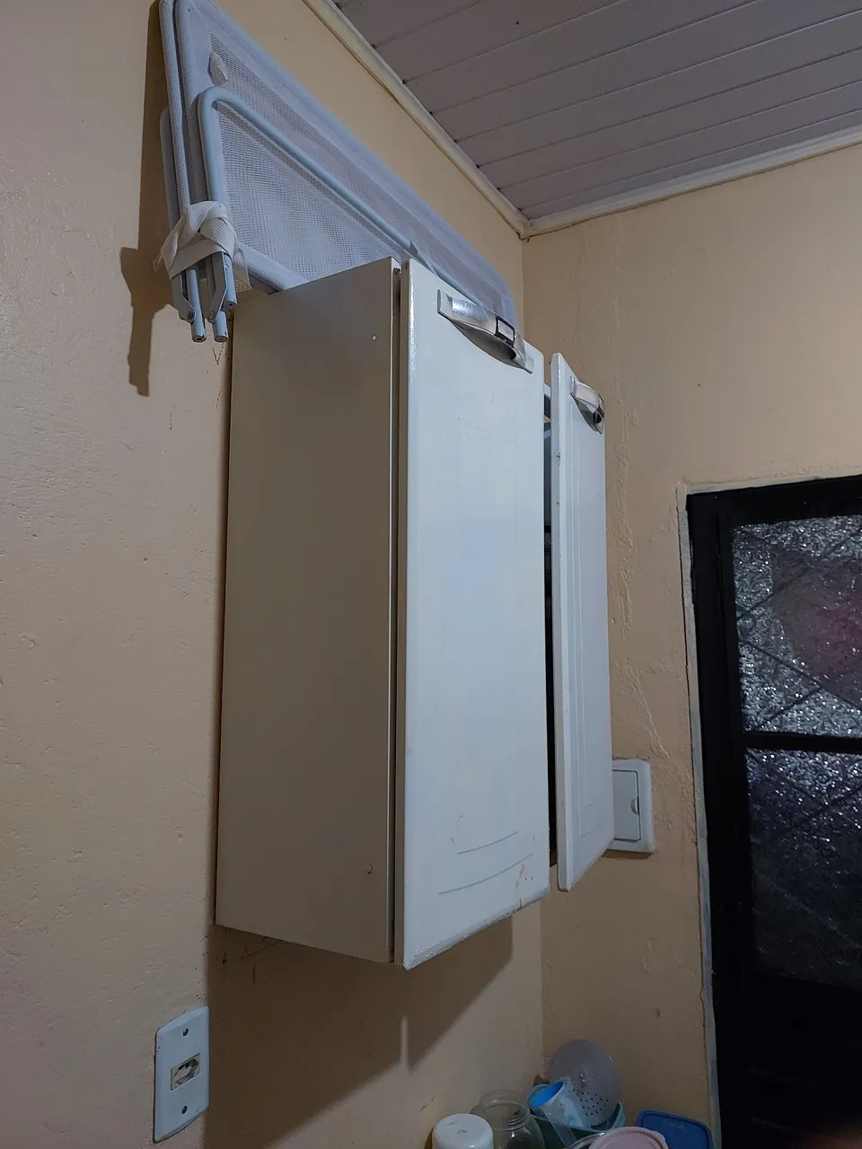 Armário de cozinha compacto