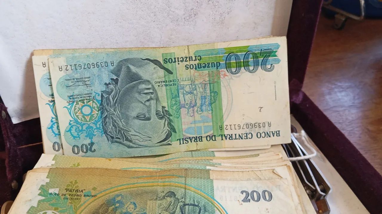 100 cédulas de duzentos cruzeiros em ótimo estado de conservação. Para colecionador. - Foto 2