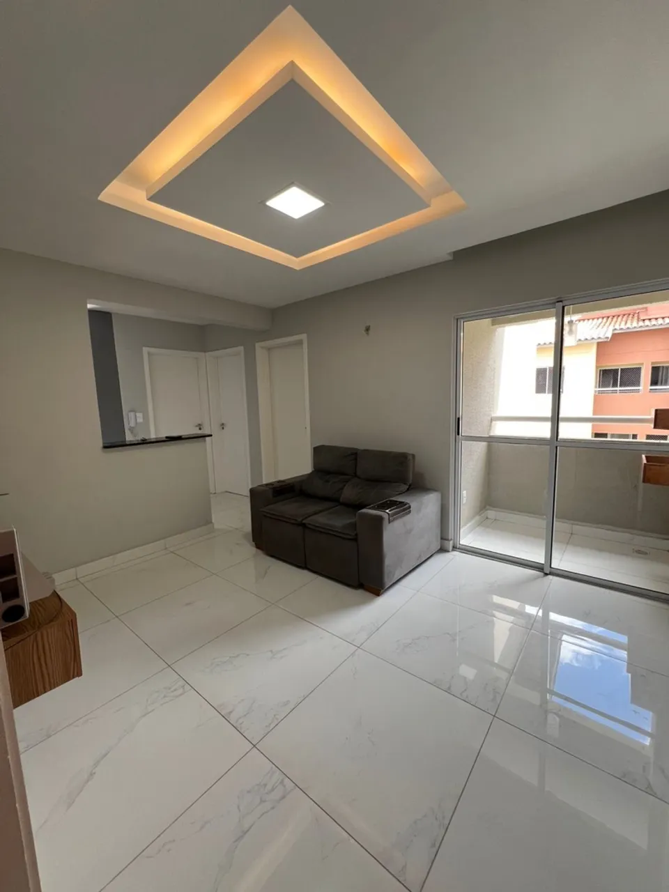 Aluga-se apartamento