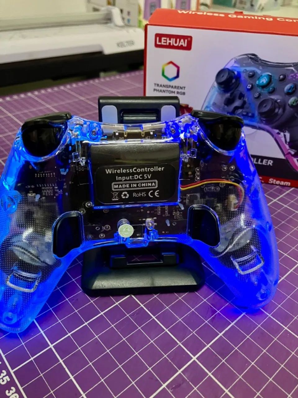 CONTROLE GAMER SEM FIO BLUETOOTH COM VIBRAÇÃO + LED RGB - COMPATÍVEL COM PC, ANDROID, IOS  - Foto 3