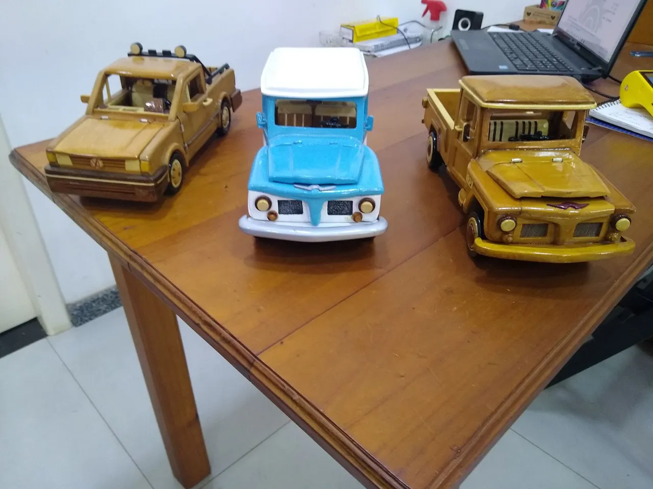 Carrinhos de Madeira