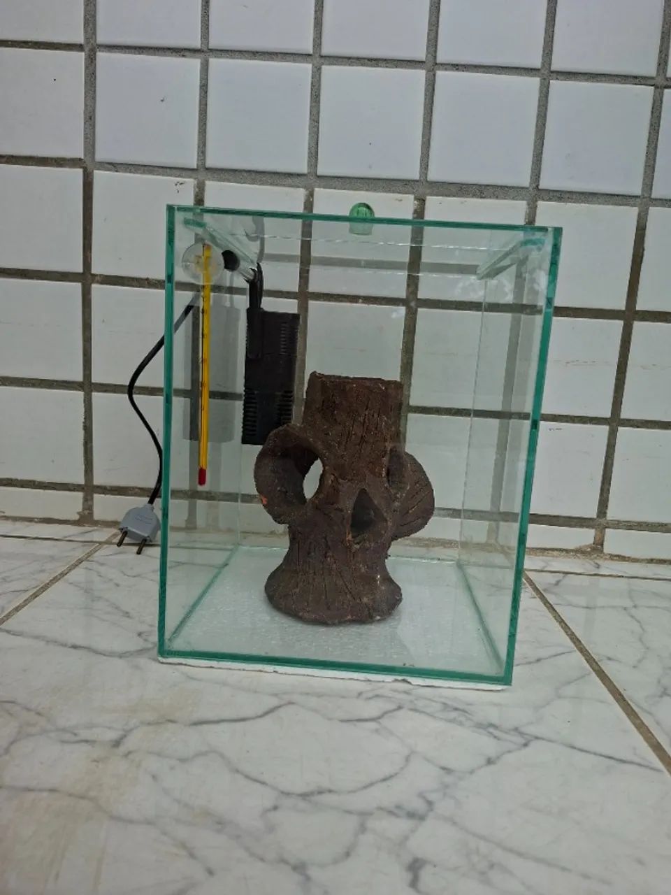 Aquário Cubo 13L com Filtro e Enfeite - Foto 2