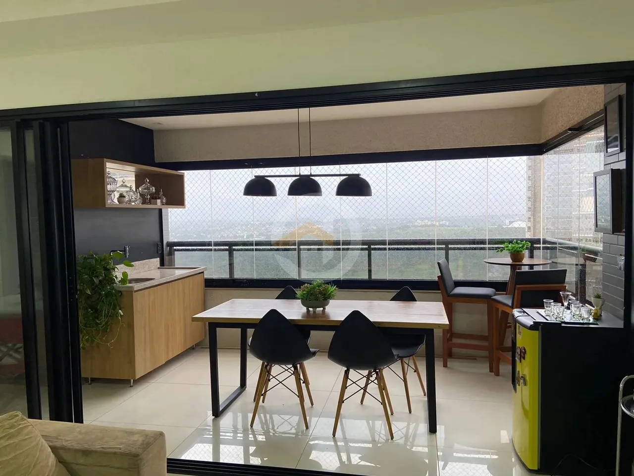 Apartamento com 3 suítes e com 2 vagas de garagem no Euro Parque Ibirapuera.