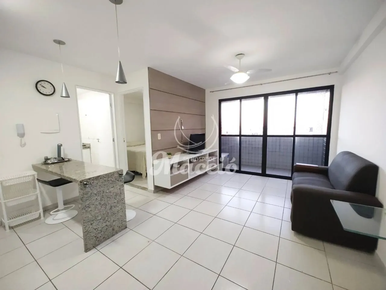 Quarto e sala mobiliado em localização privilegiada em Maceió
