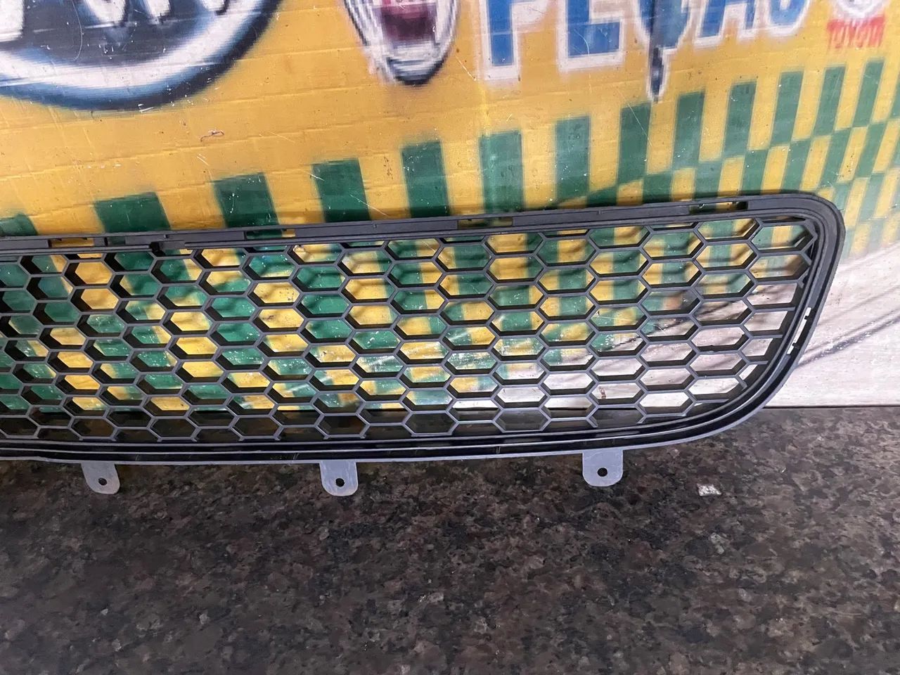 Grade inferior pára-choque dianteiro fiat 500 53250383 - Foto 3