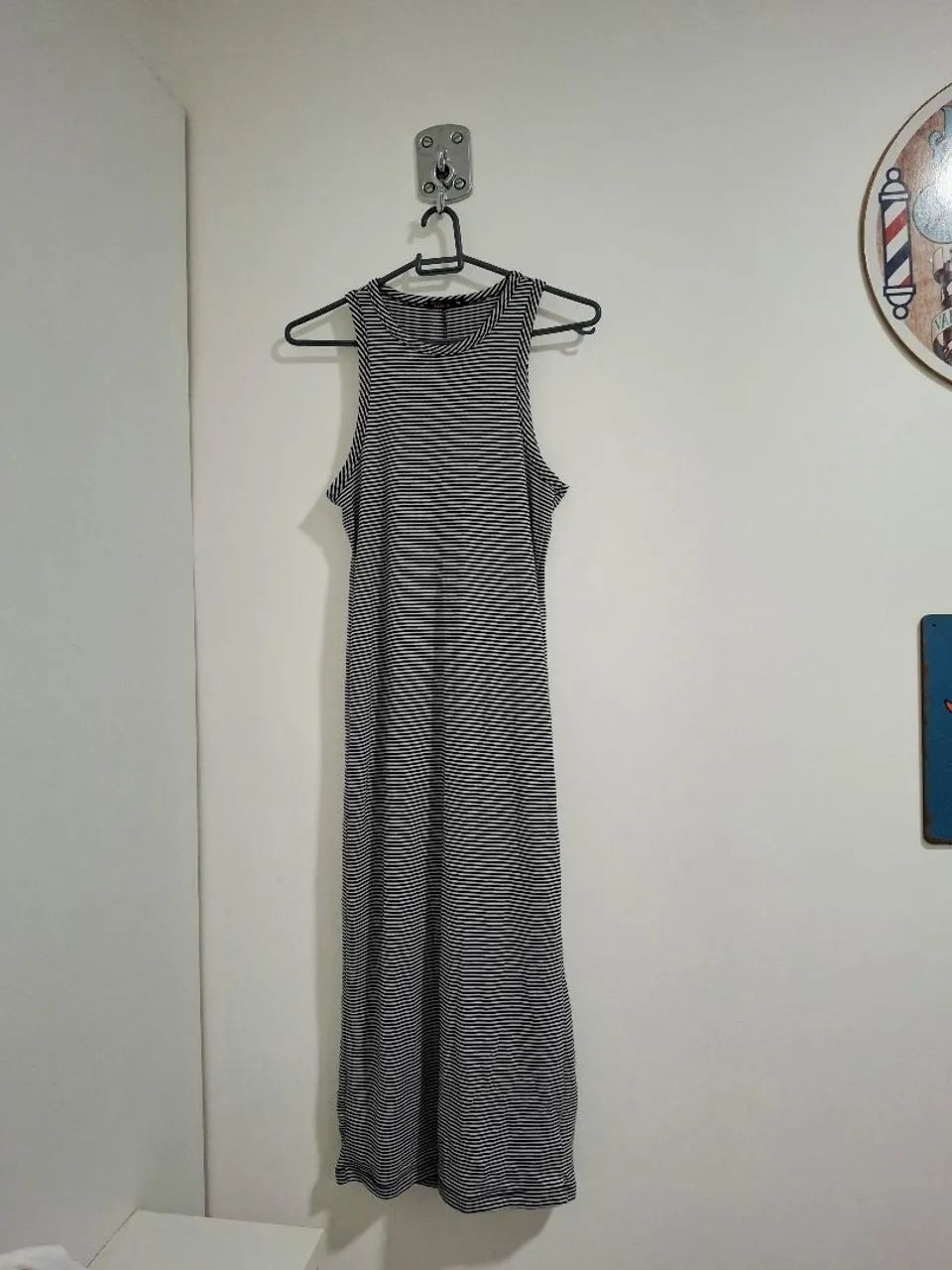 Vestido listrado preto e branco