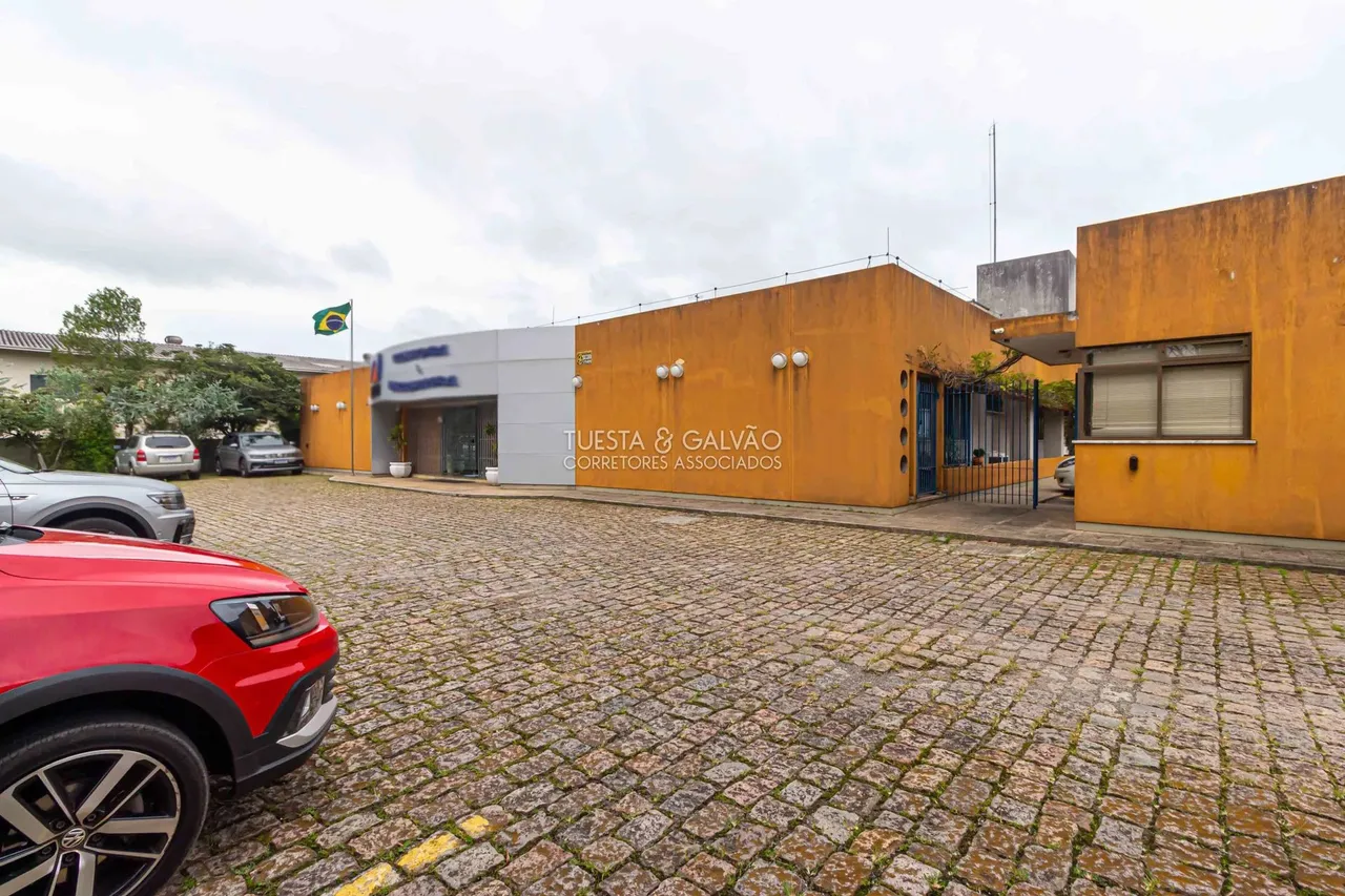 Vende Barracão + Sede administrativa, 2383m², em terreno de 5.941,64 m², na CIC.