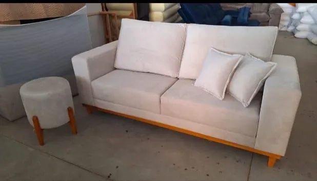 Sofá 3 lugares novo, com design moderno e elegante