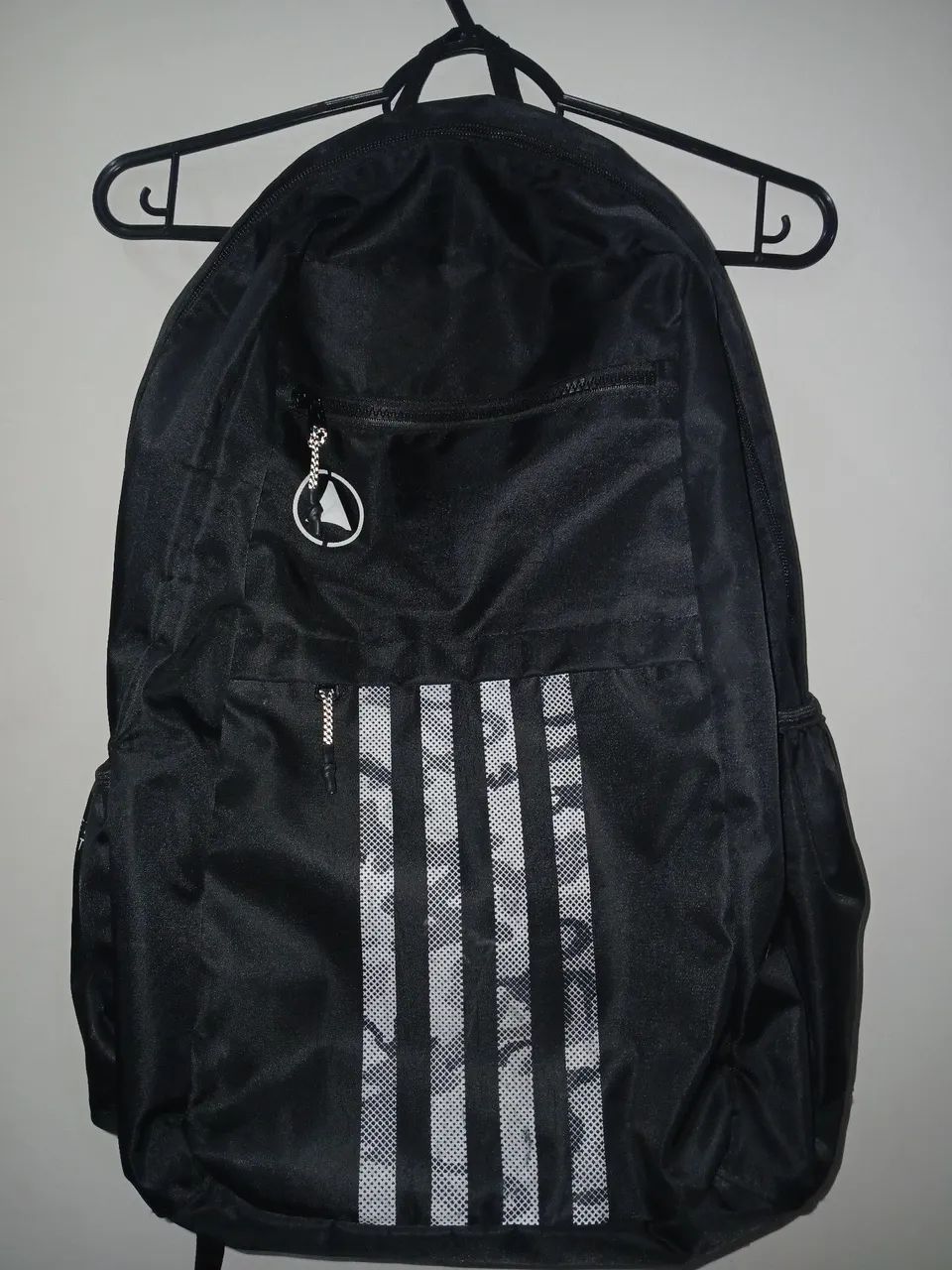 Mochila com Detalhes em Branco - Foto 2
