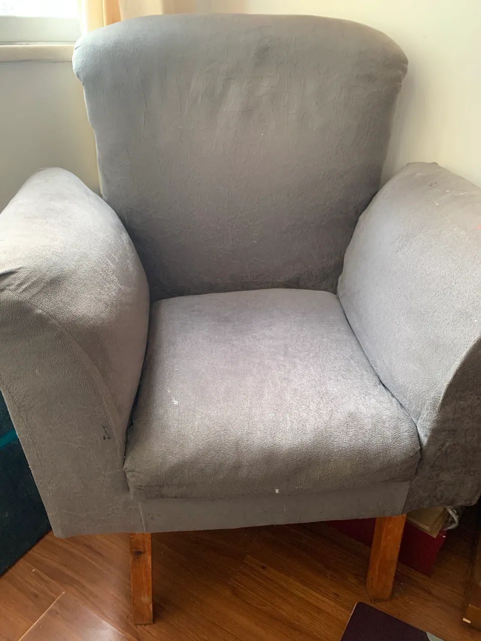 Poltrona Cinza Usada