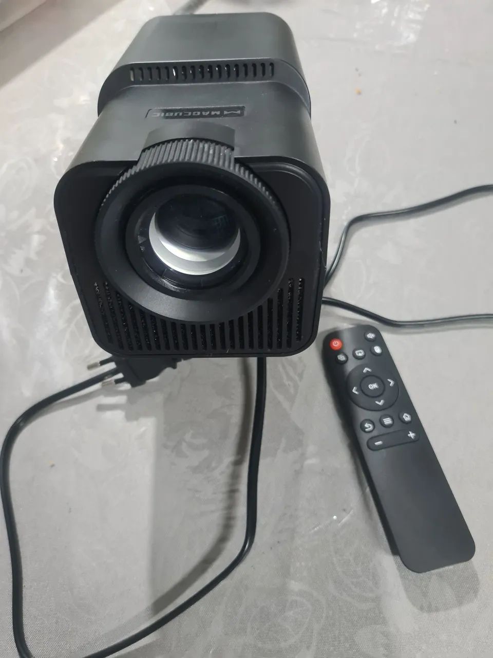 Projetor com Wi-Fi e Bluetooth 64595627662210120