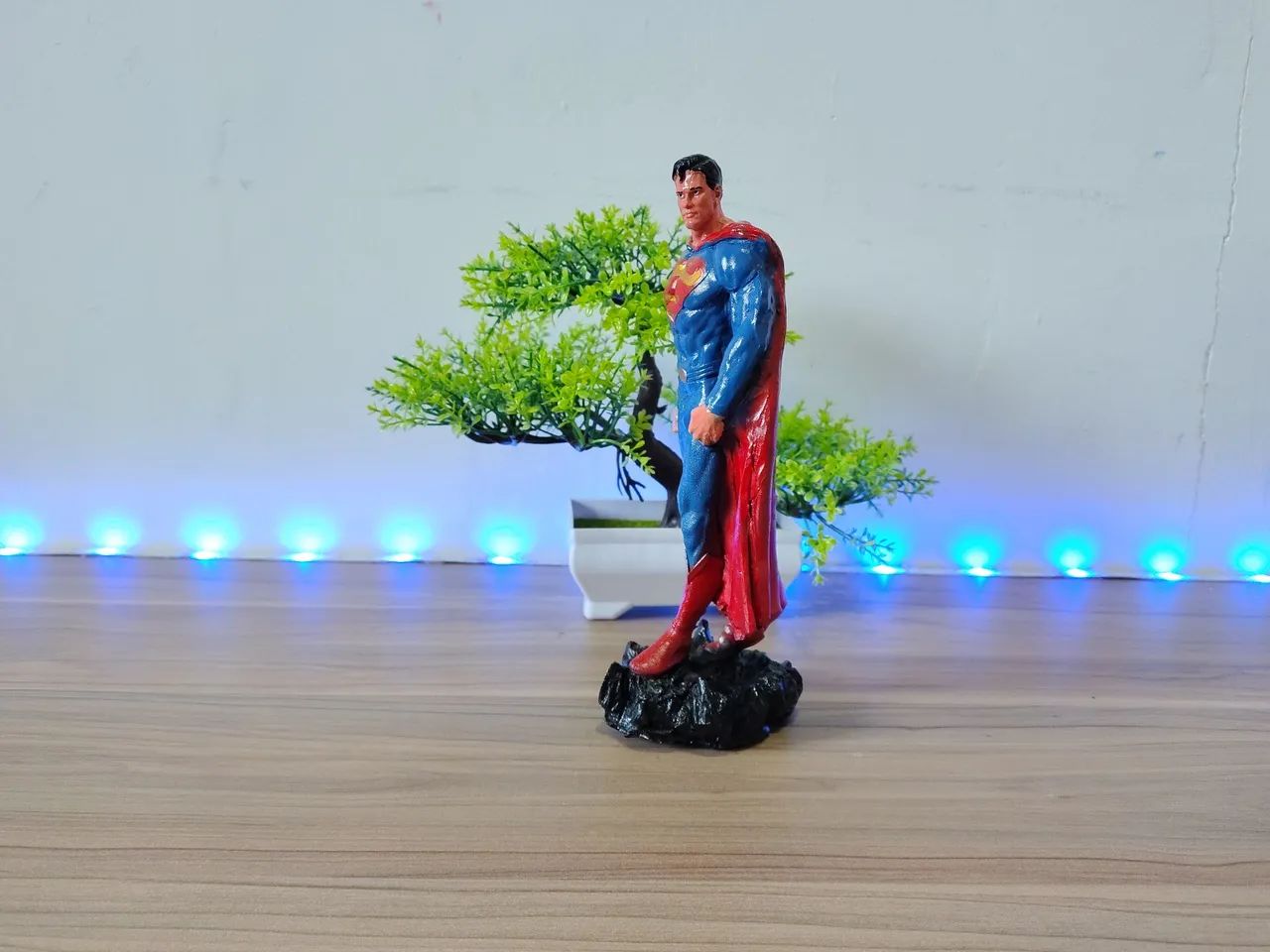 BONECO SUPER HOMEN COLECIONÁVEL EM RESINA  - Foto 2