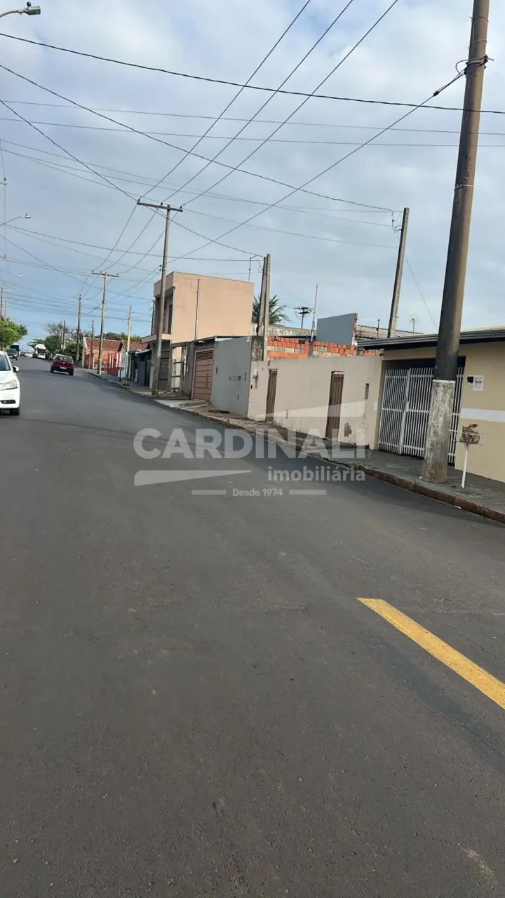 TERRENO À VENDA