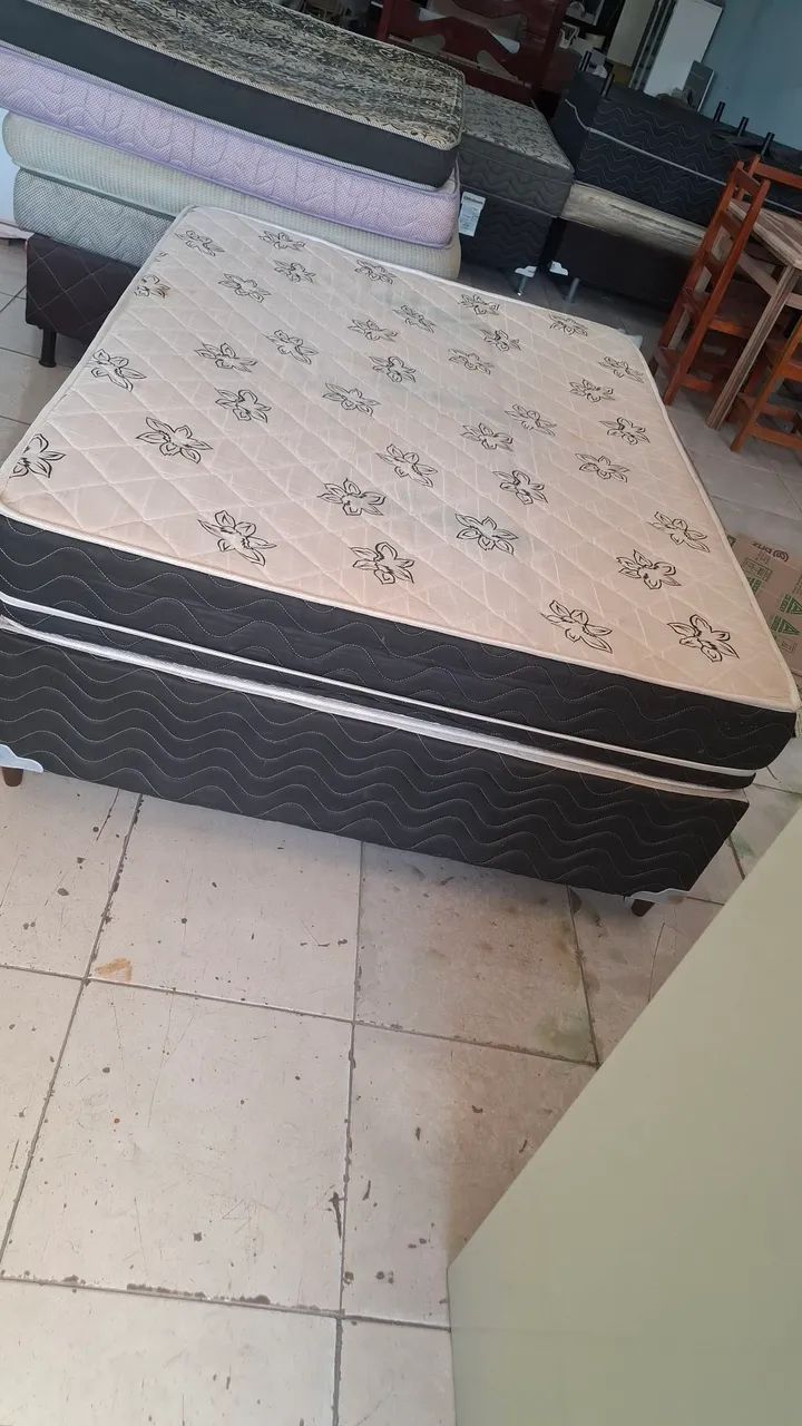 Cama Box molas bonnell ( usada) 