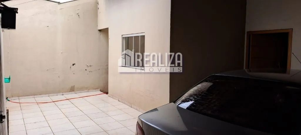 Casa Padrão à venda em Oneida Mendes, Uberaba - 2 dormitórios e 3 garagens!