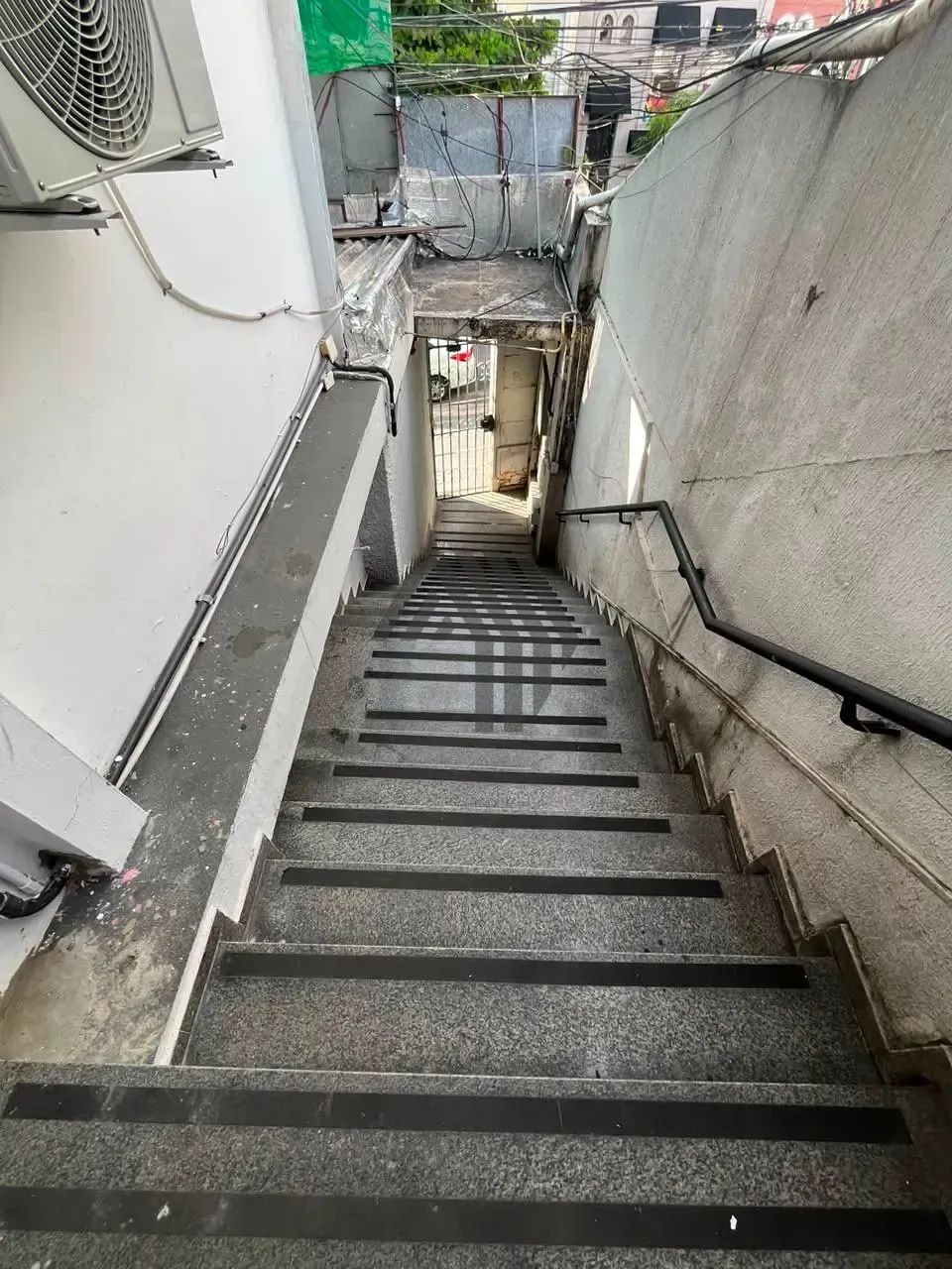 2568-Sala para alugar com aproximadamente 50 m²,boa iluminação e ventilação, banheiro, pis - Foto 5