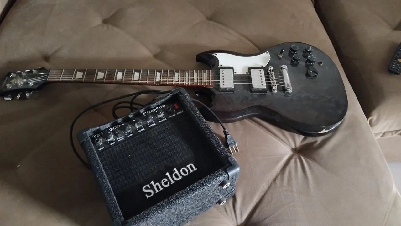 Guitarra e cubo
