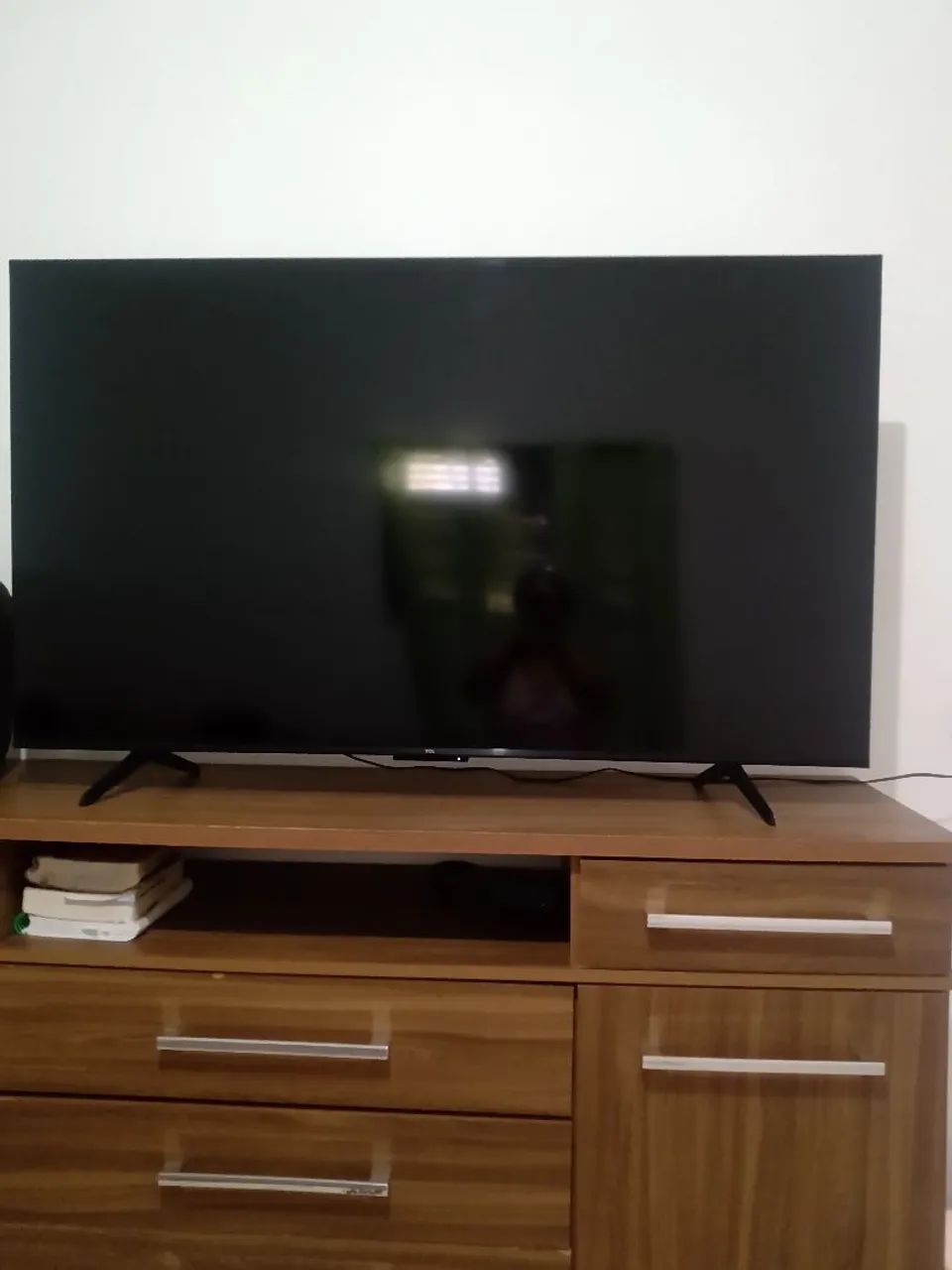 Uma tv TCL 