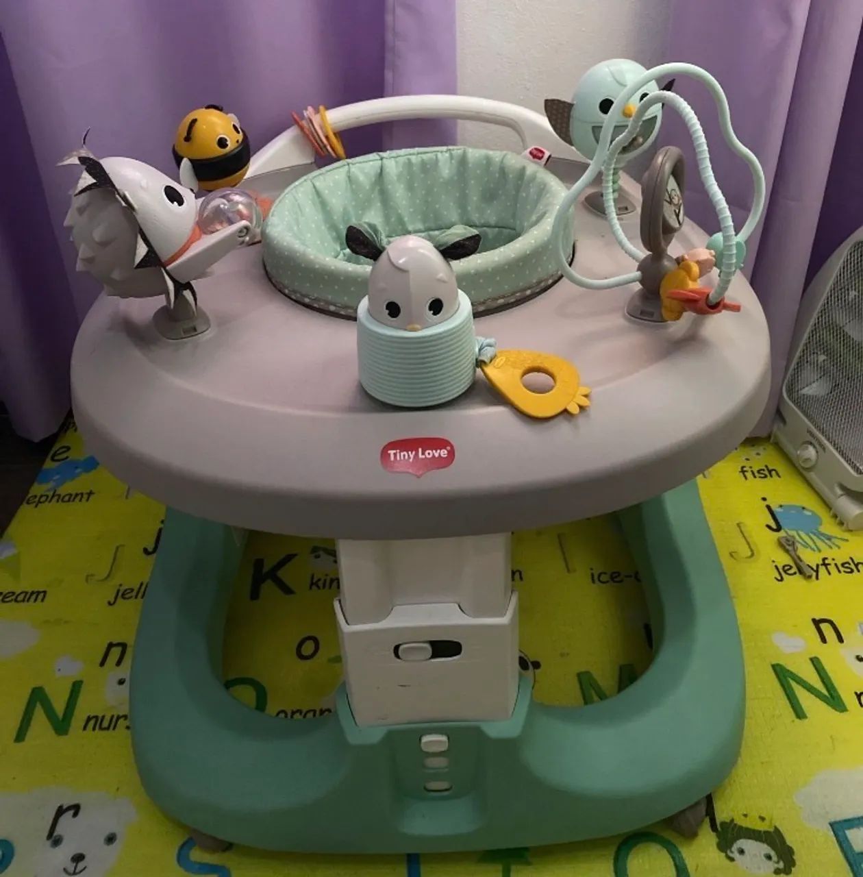 Andador pula pula tiny love 