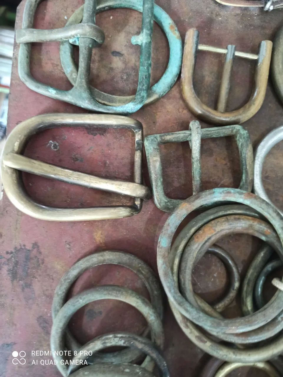 Lote de argolas selaria antigas, fivelas e estribo  - Foto 5
