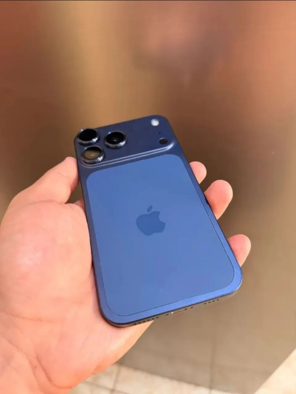Iphone 11 na carcaça do 17 pro