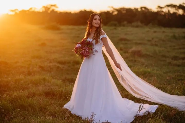 Vestido de noiva com véu