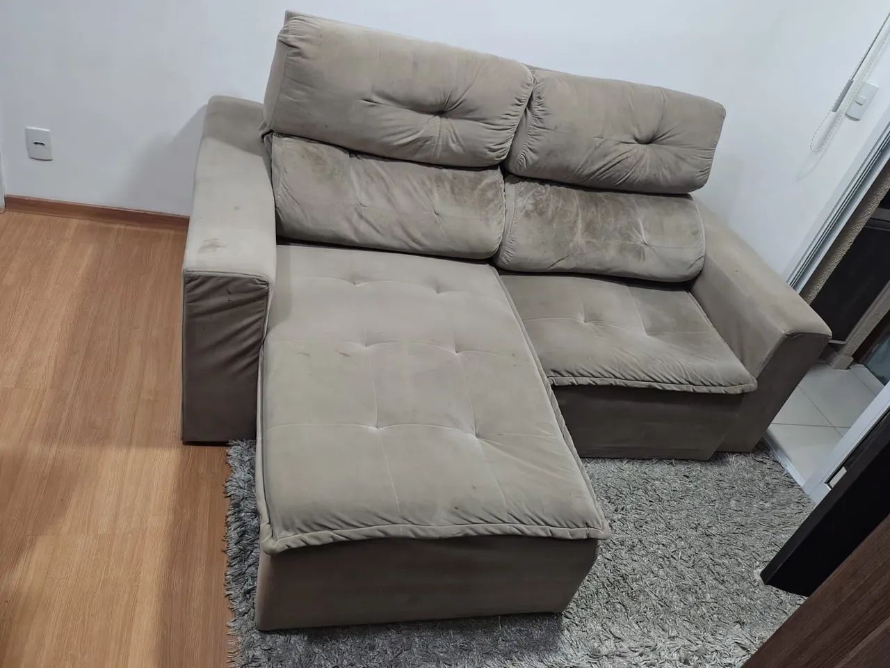 Sofá retrátil reclinável Suede bege 
