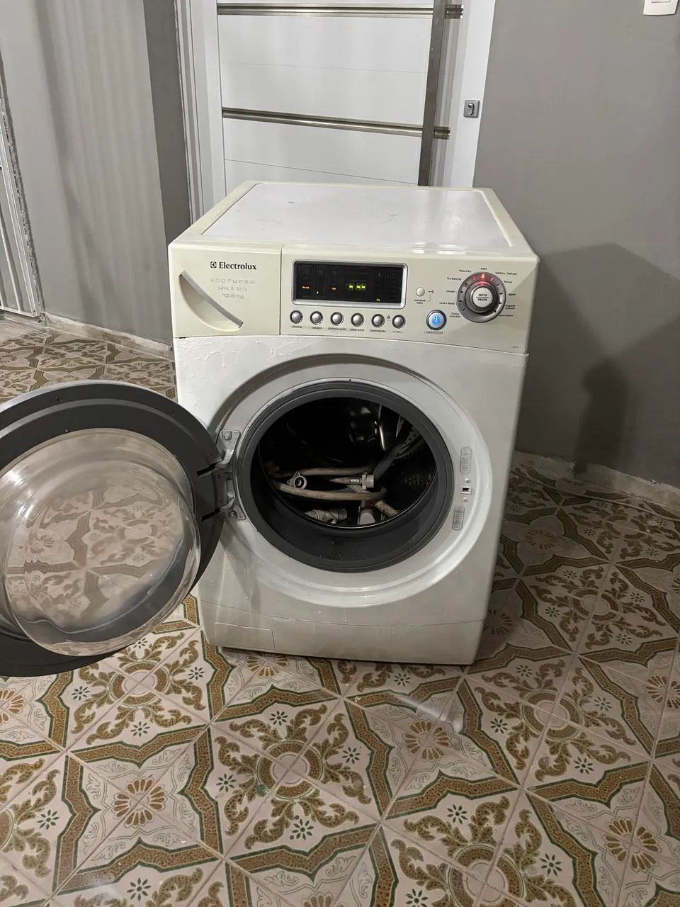 Máquina de lavar roupa lava e seca Electrolux