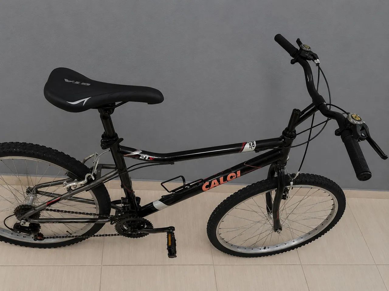 Bicicleta CALOI ARO 26 21v  - Foto 4