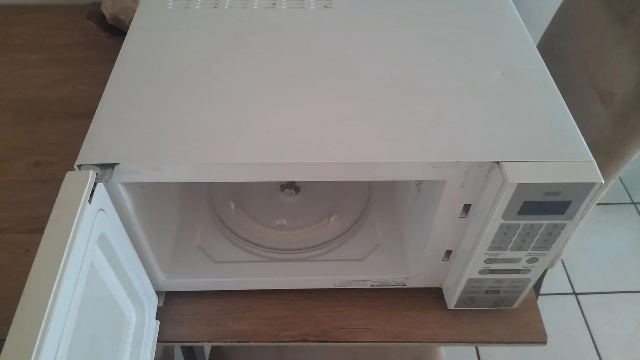 VENDO MICROONDAS BRASTEMP 30 LT EM EXCELENTE ESTADO BEM CONSERVADO FUNC, PERFEITAMENTE  - Foto 4