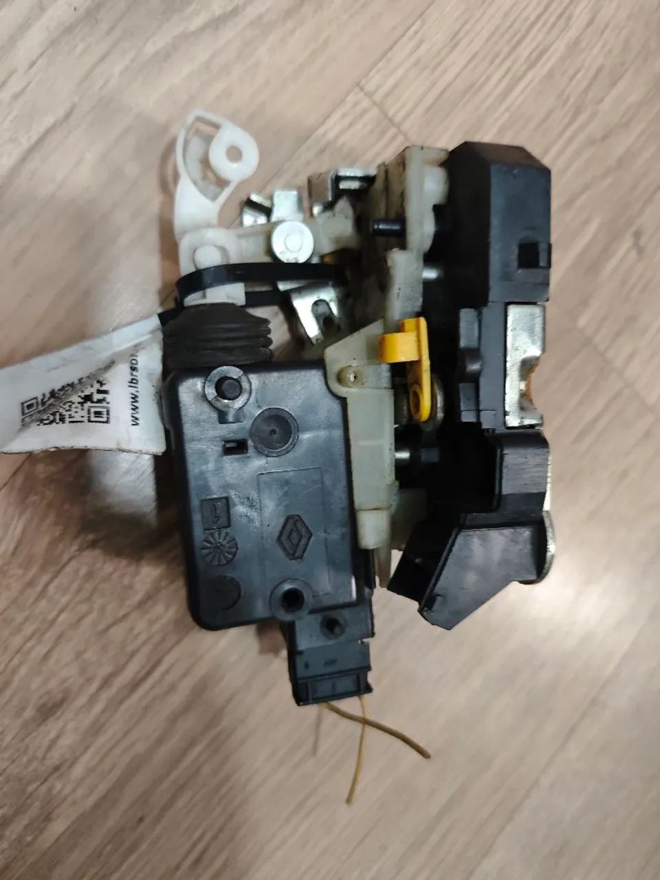 Fechadura esquerda traseira Renault Clio/Symbol completa com o motor da trava elétrica  - Foto 2