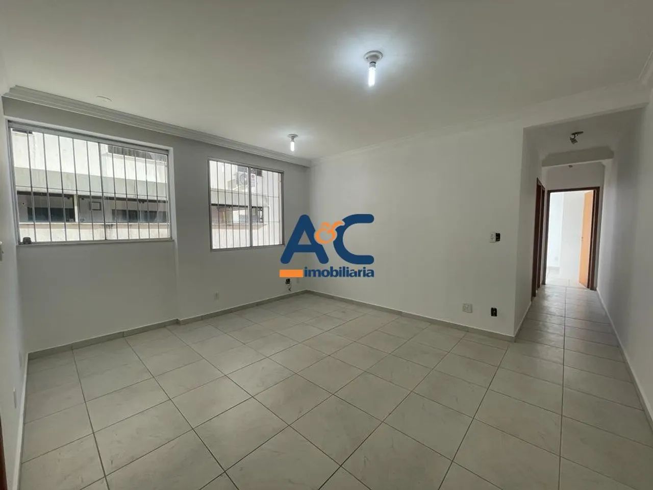 Apartamento com 02 quartos no Castelo