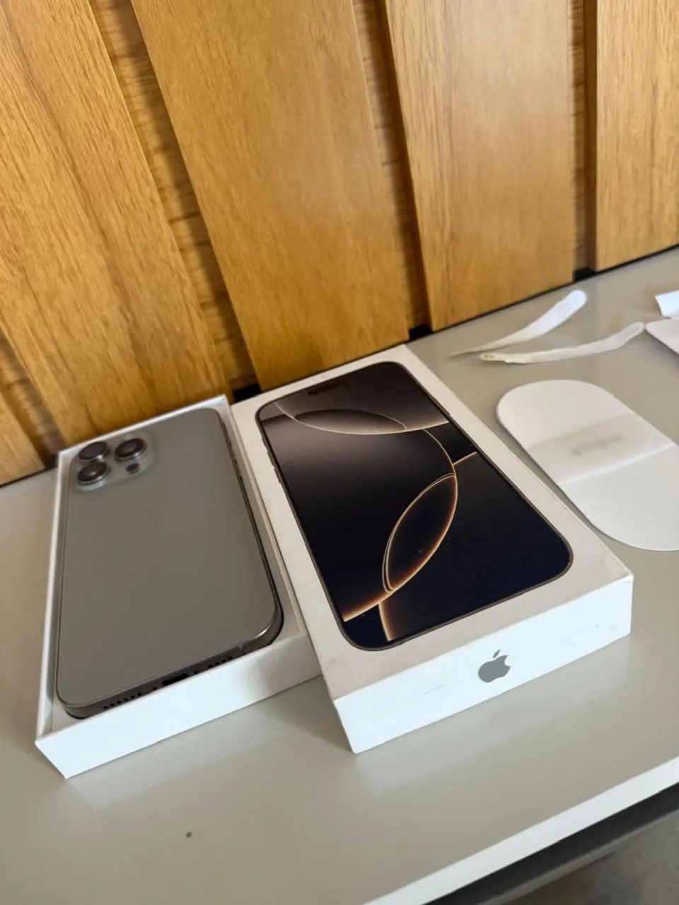 iPhone 16 Pro Max Titânio Natural 256G - Seminovo - Bateria 90