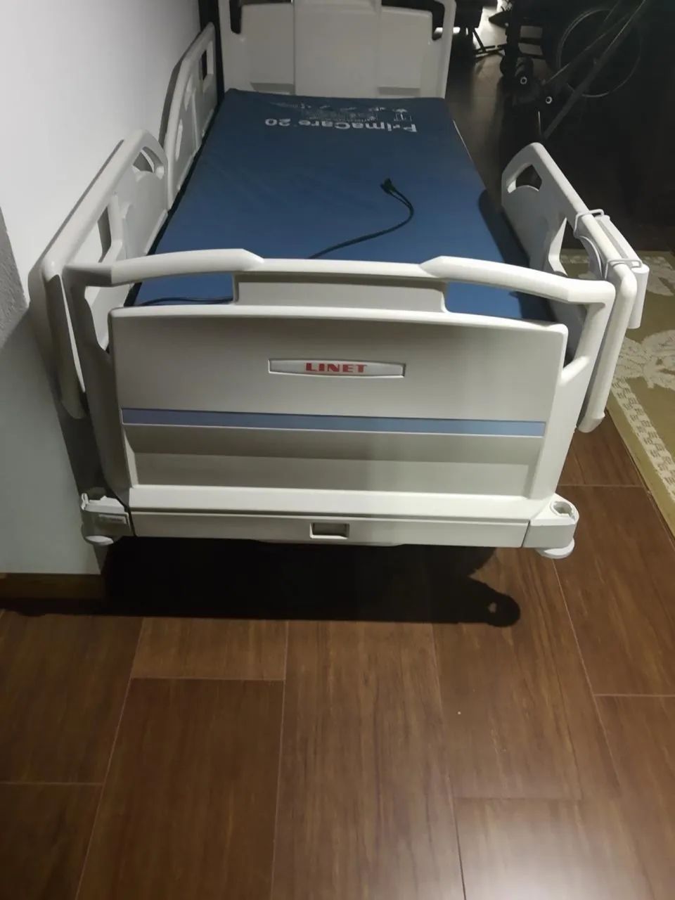 Cama Hospitalar Linet   Baixou o preço. E para vender  - Foto 3